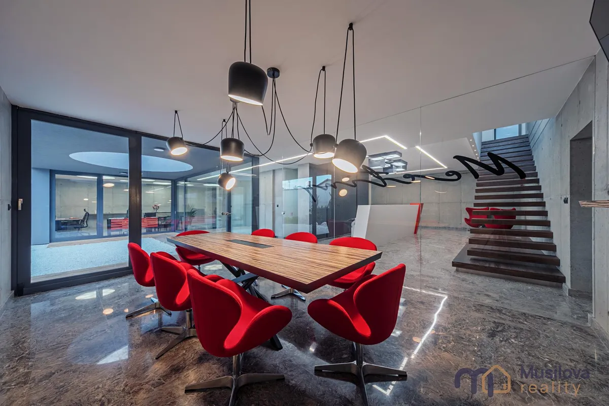 Prodej obchodního prostoru 243 m²